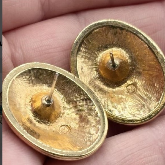 Swarovski 🎄Cabochon Jewel-Toned Crystal Pierced Earrings - Picture 2 of 5